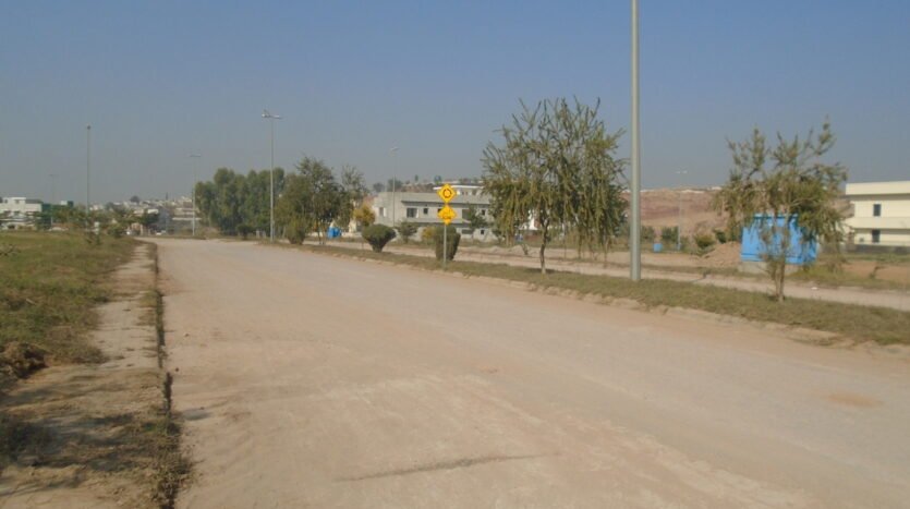 1K Level 5th Avenue Plot solid ground DHA 5.