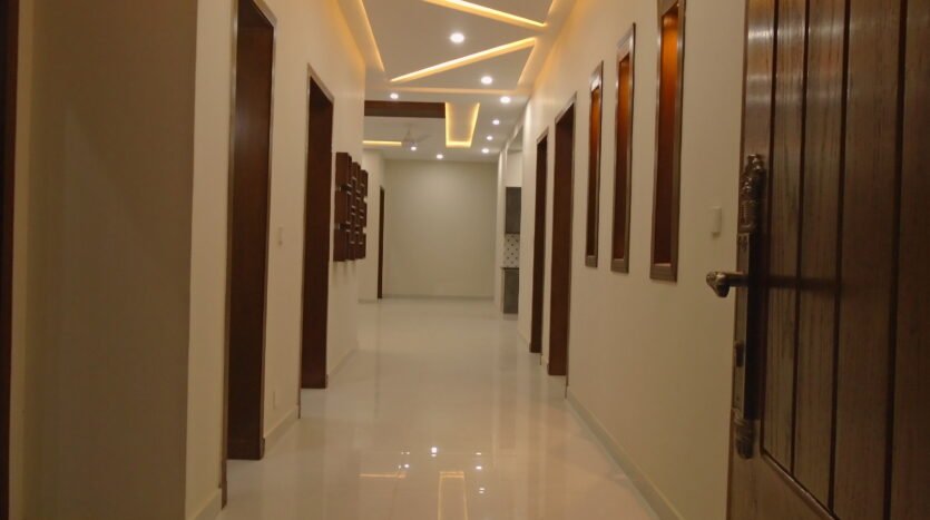 1 Kanal Brand New House Dha 2.