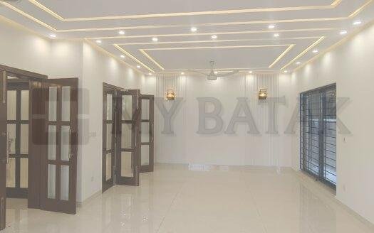 Its contain Spacious 5 beds, 6 baths Drawing room, Dining Room, company fitted kitchen, Jacuzzi tub bath with shower cabin, Specious TV Lounge for big gathering & Servant quarter. Extremely Balanced Color Scheme, Very Best Price, Golden Chance,