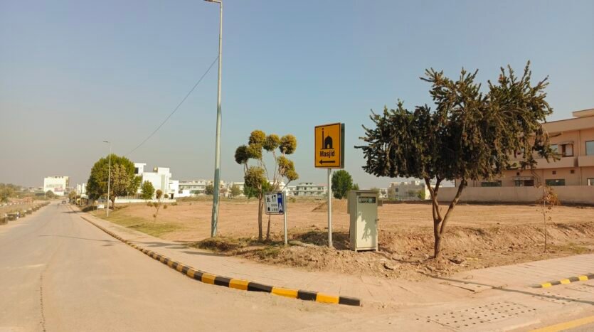 One kanal plot for sale in sector A Dha phase 5 islamabad. Yaseen