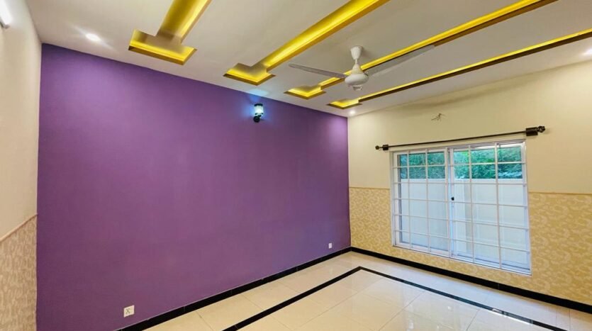 1 Kanal Slightly Used House in Dha 2.