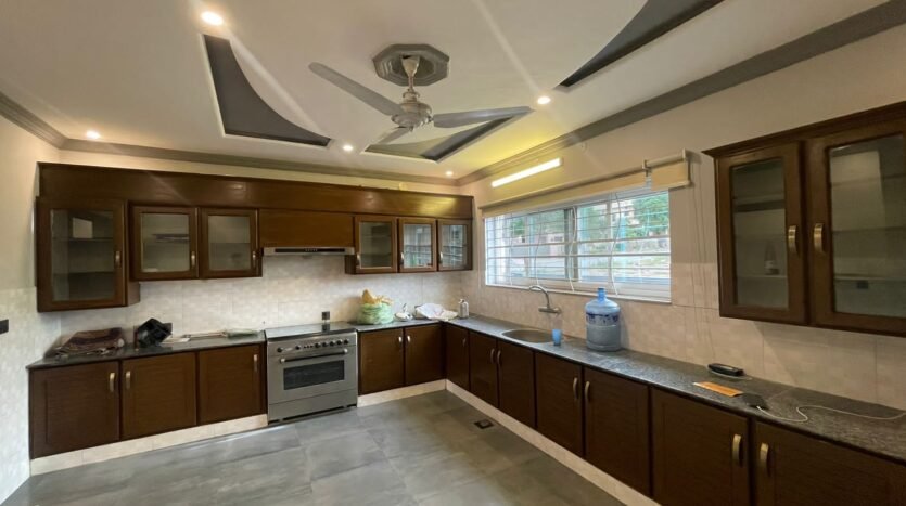 1 Kanal Slightly Used Spacious House in Dha 2.